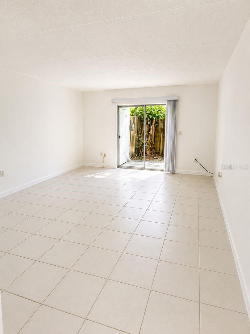 2812 Somerset Park Dr #105 Property Photo 3