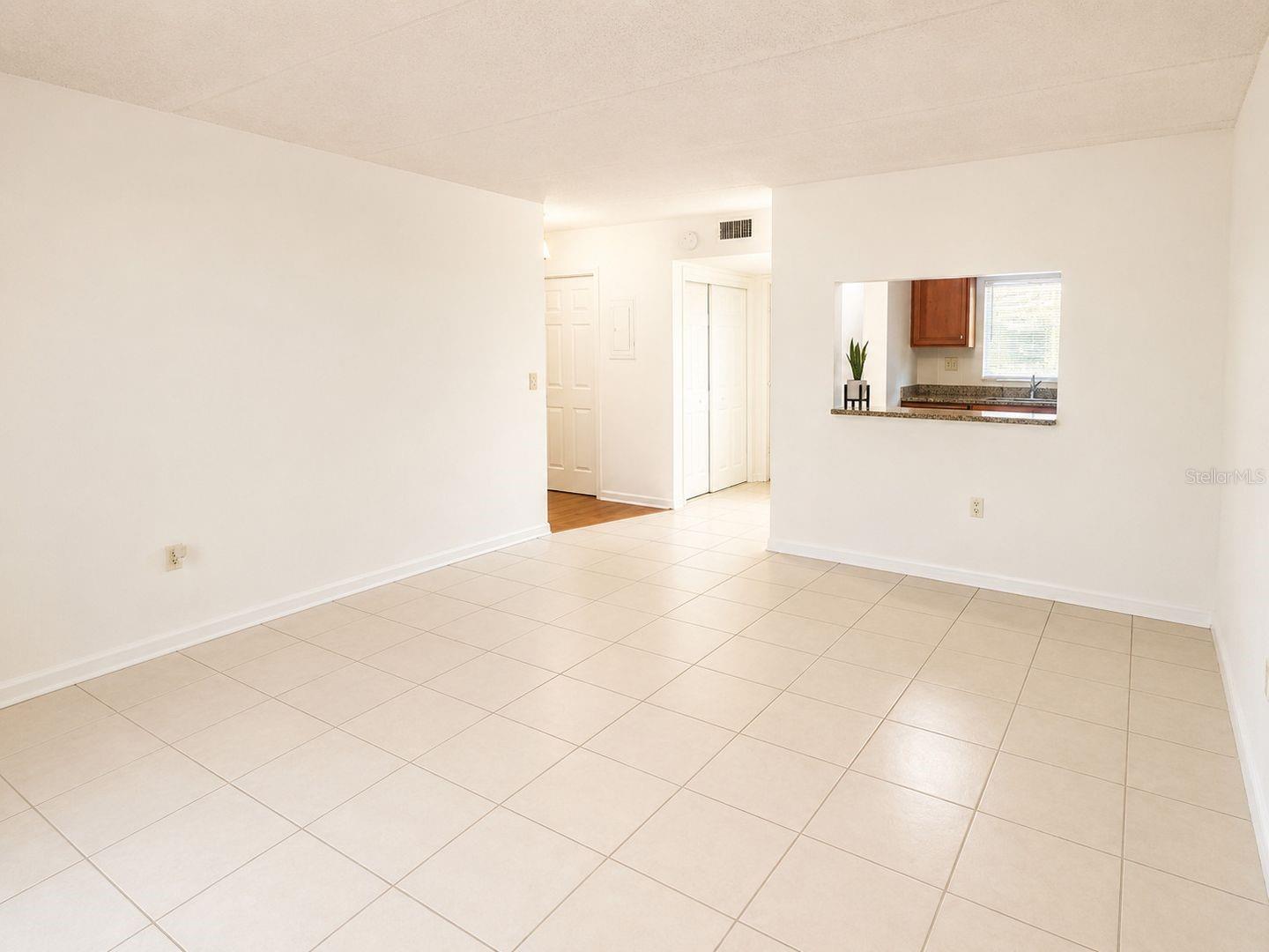2812 Somerset Park Dr #105 Property Photo 4