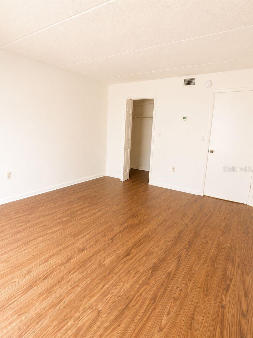 2812 Somerset Park Dr #105 Property Photo 8