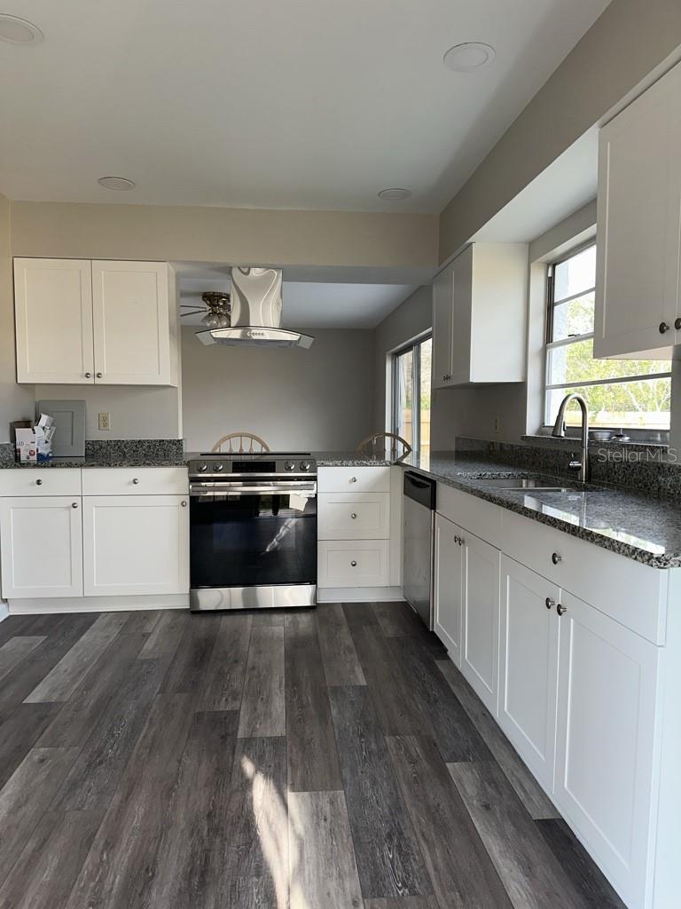 17608 Shadyside Cir Property Photo 4