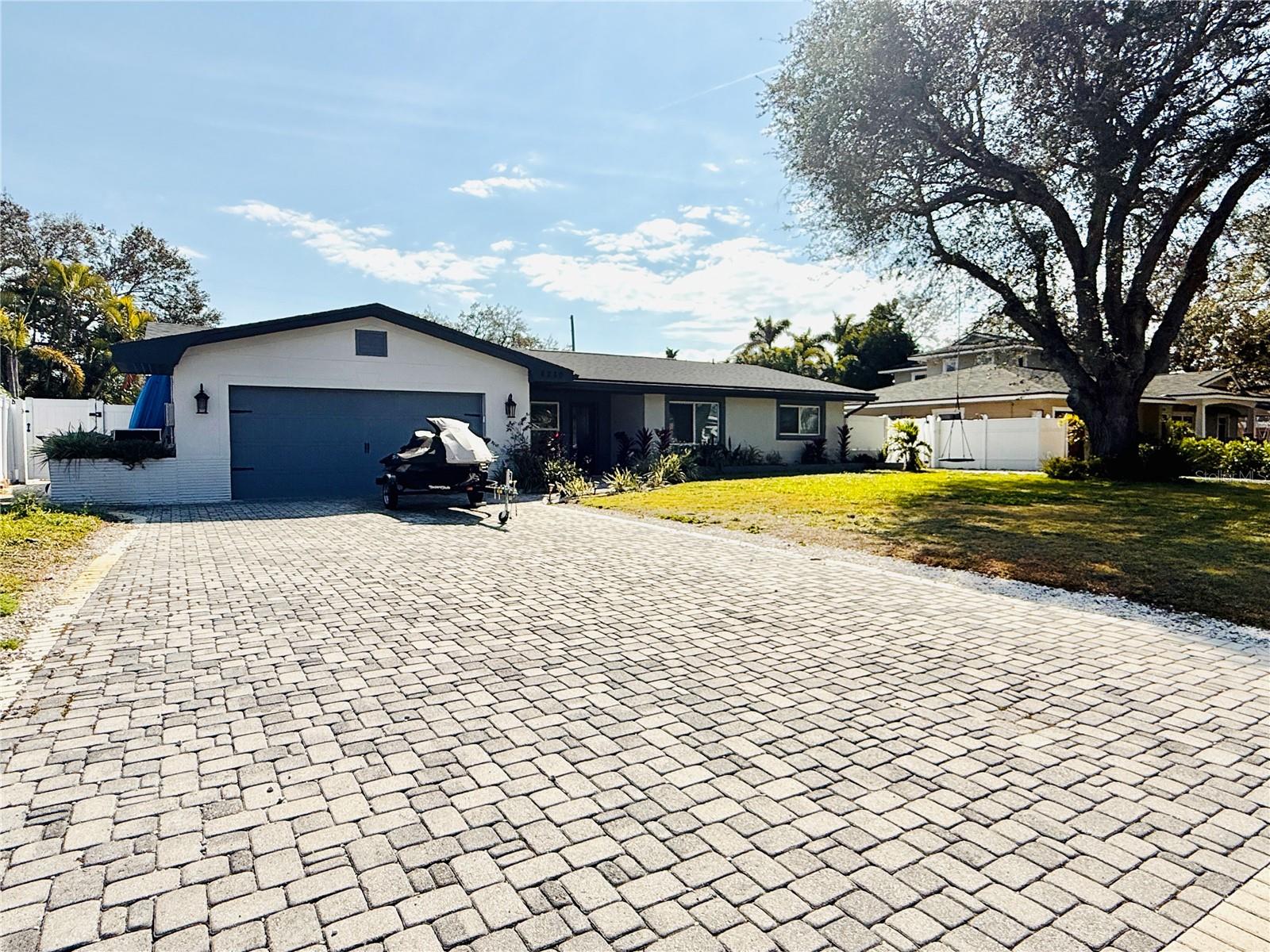 8280 32ND AVENUE N Property Photo 1