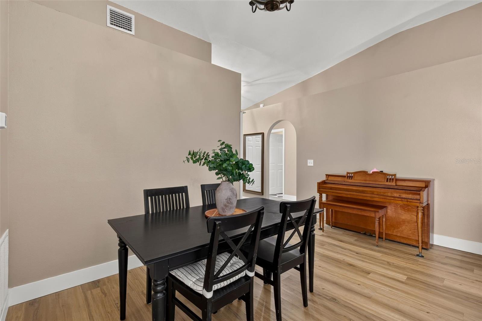31806 Loch Aline Dr Property Photo 9