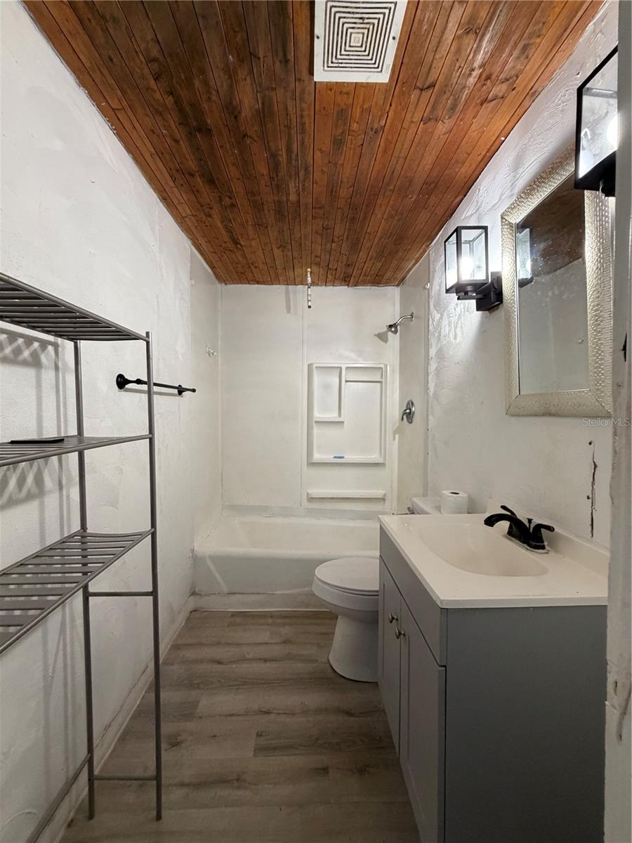 1505 N Orange St Property Photo 9