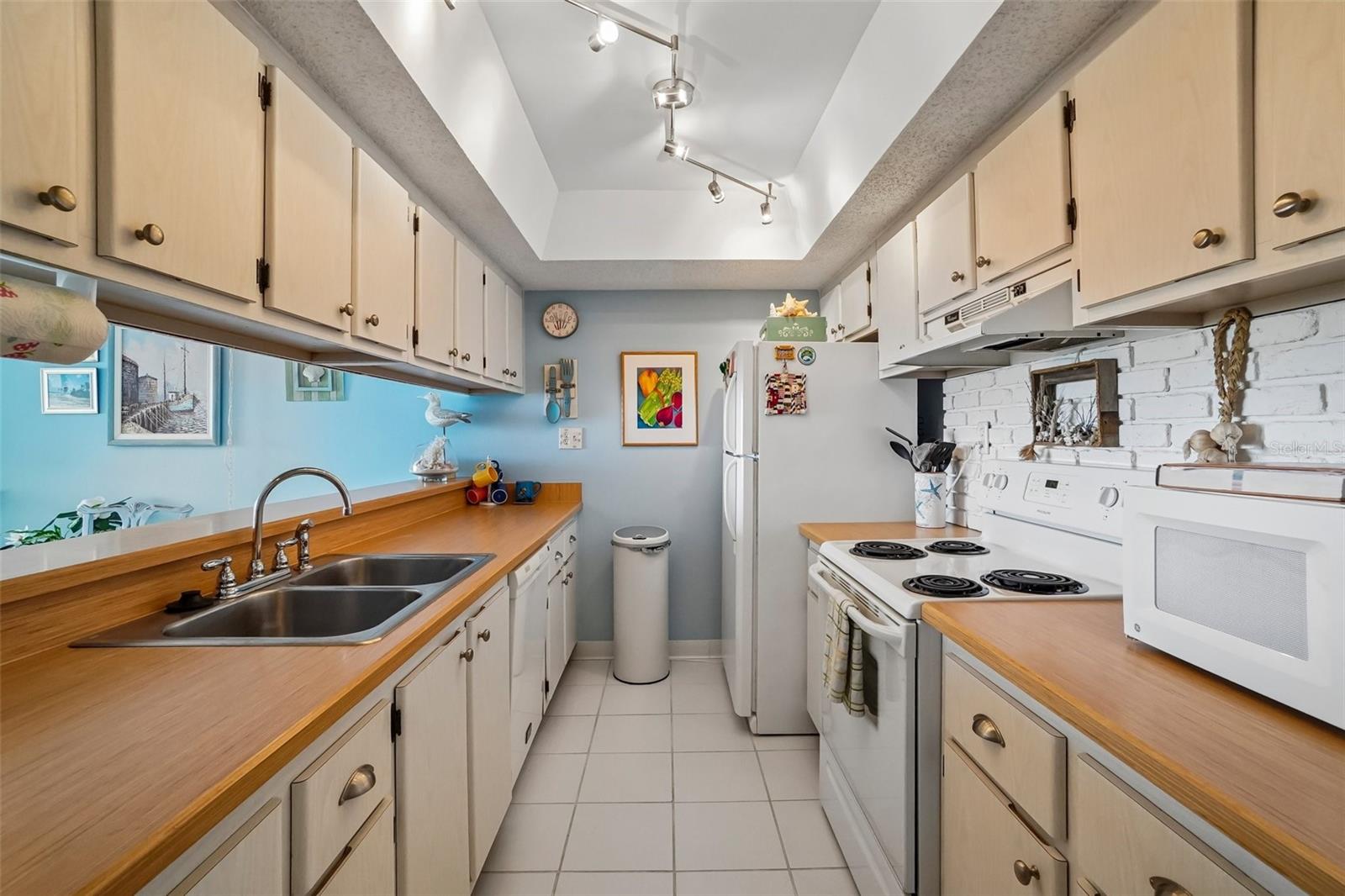 450 S Gulfview Blvd #605 Property Photo 13