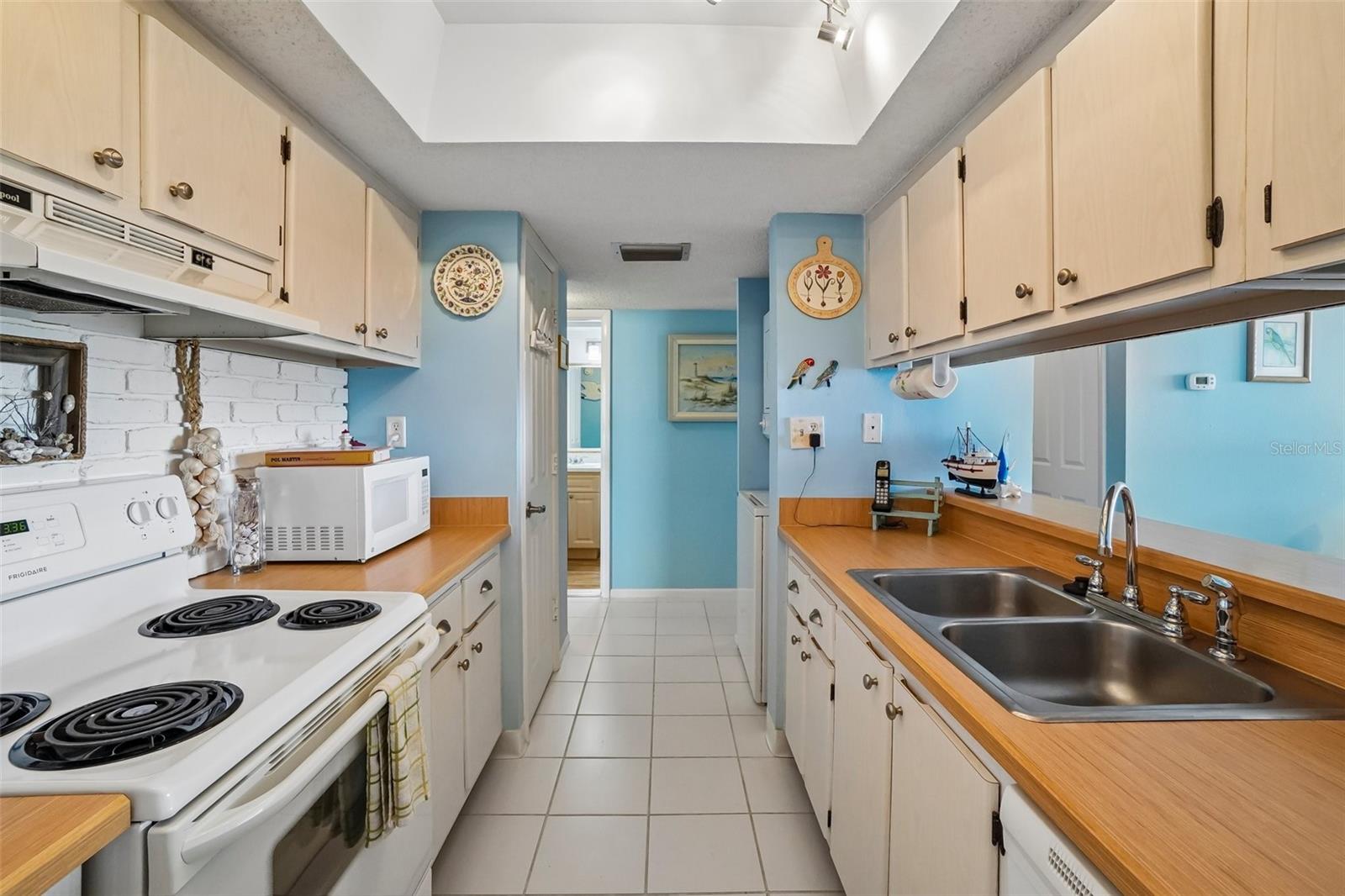 450 S Gulfview Blvd #605 Property Photo 14