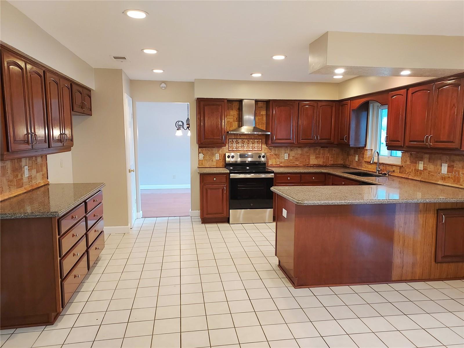 702 Hyssop Pl Property Photo 14