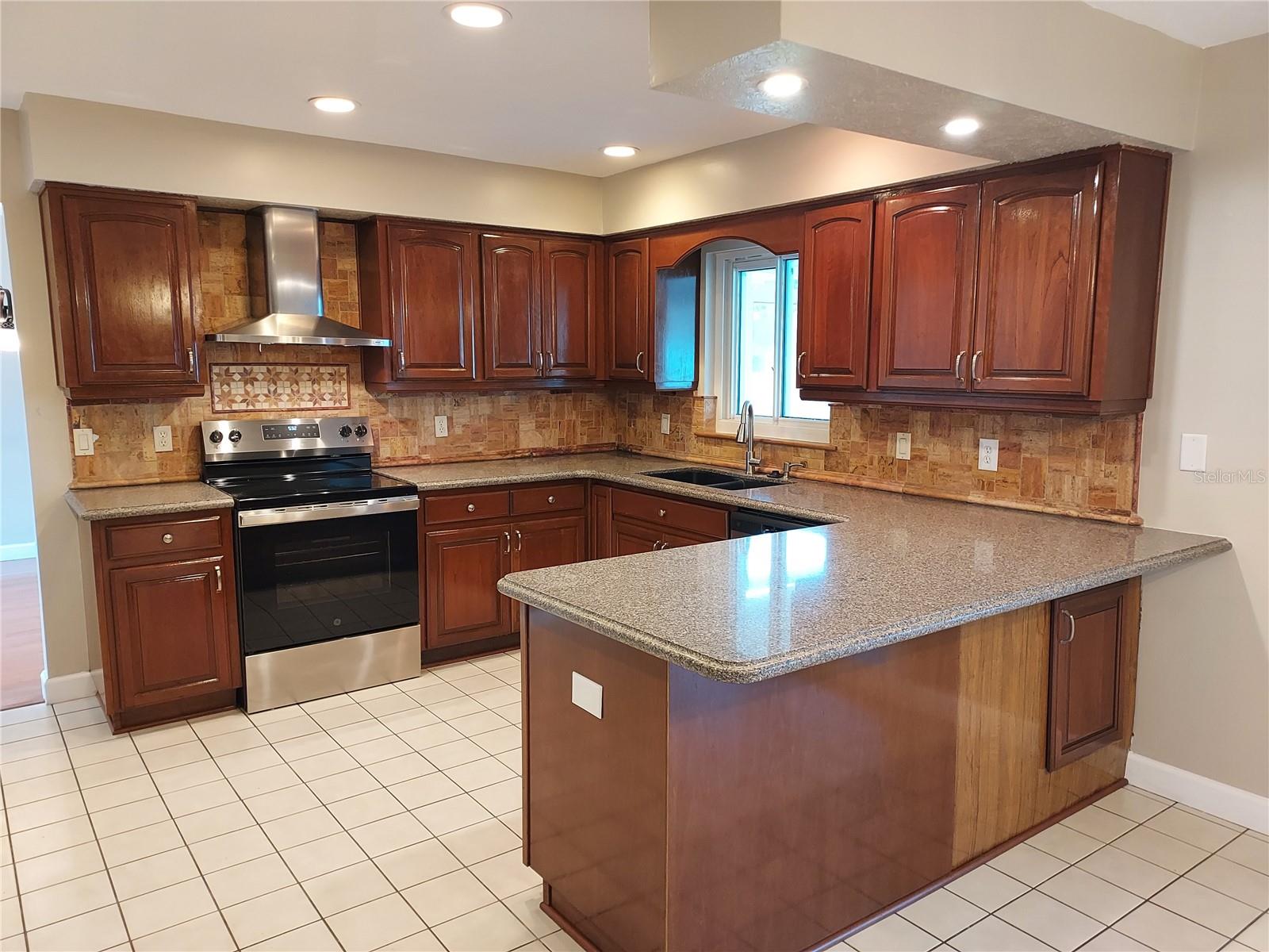 702 Hyssop Pl Property Photo 15