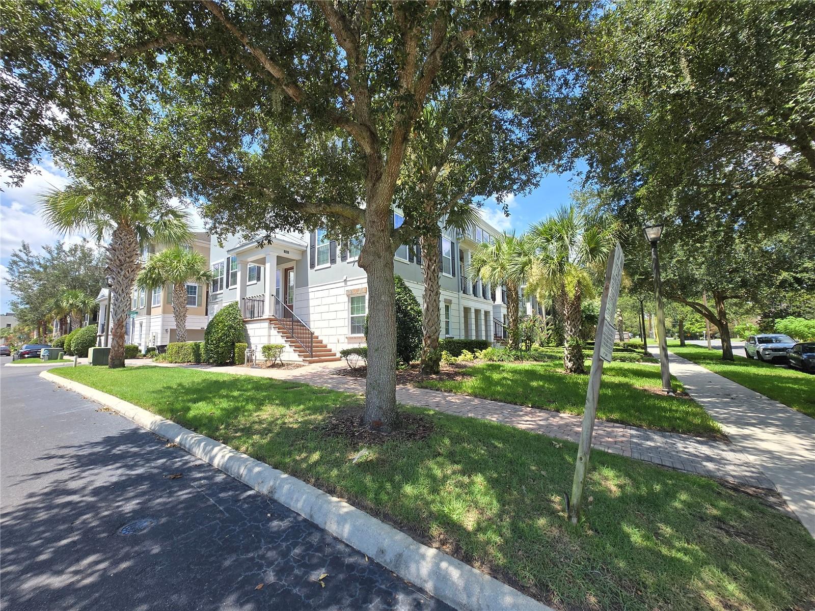 529 Lanark Ct Property Photo 3