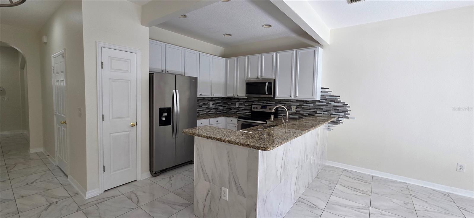 2027 Strathmill Dr Property Photo 4