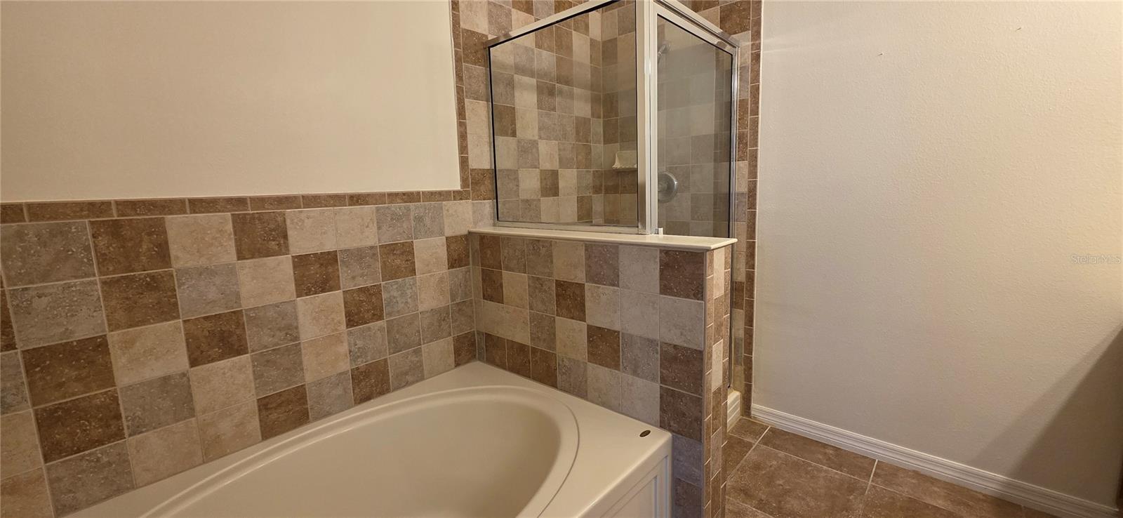 2027 Strathmill Dr Property Photo 14