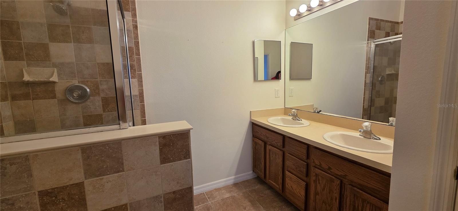 2027 Strathmill Dr Property Photo 15