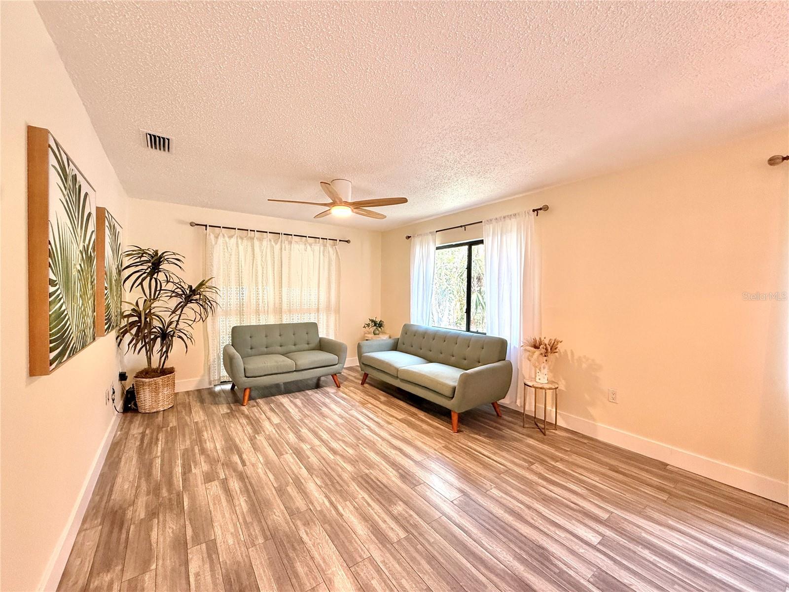 2363 Flanders Way #d Property Photo 8