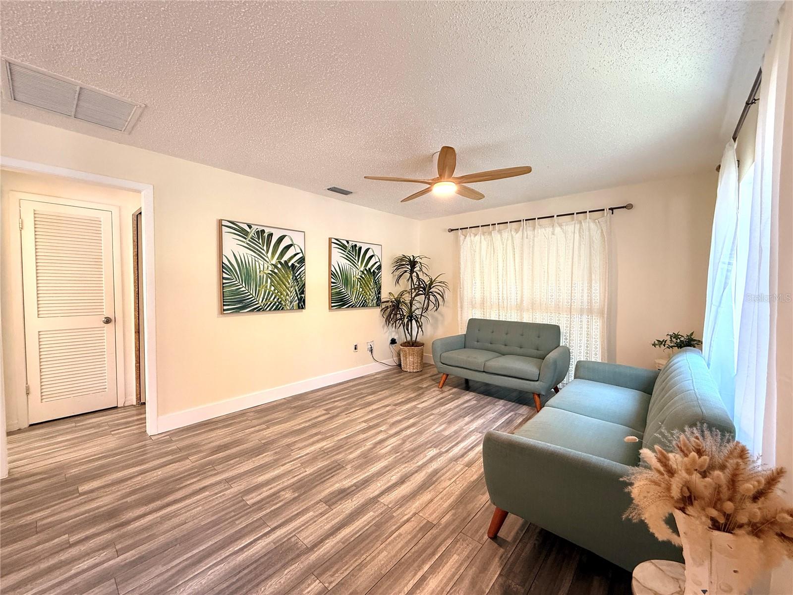 2363 Flanders Way #d Property Photo 9