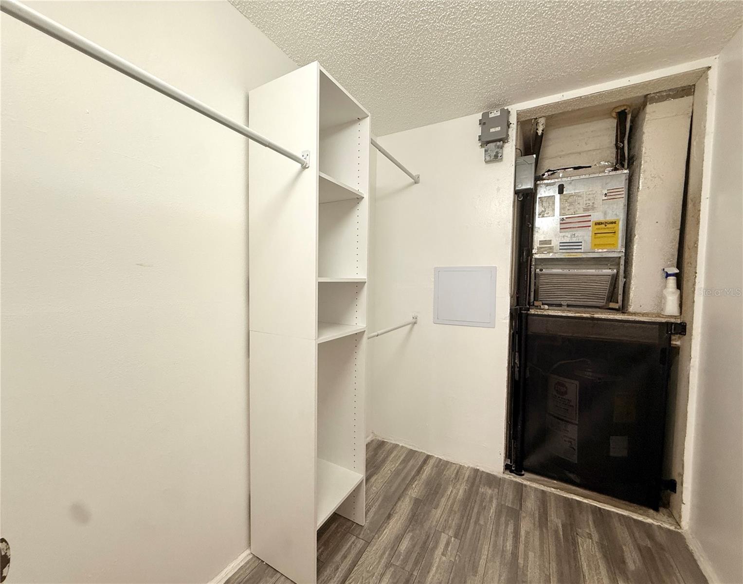 2363 Flanders Way #d Property Photo 23