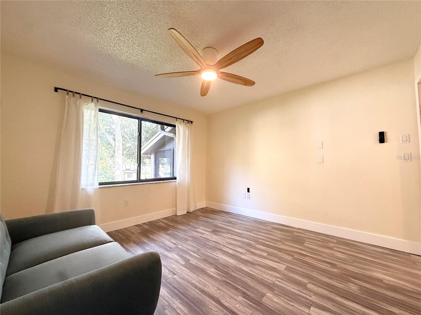 2363 Flanders Way #d Property Photo 24
