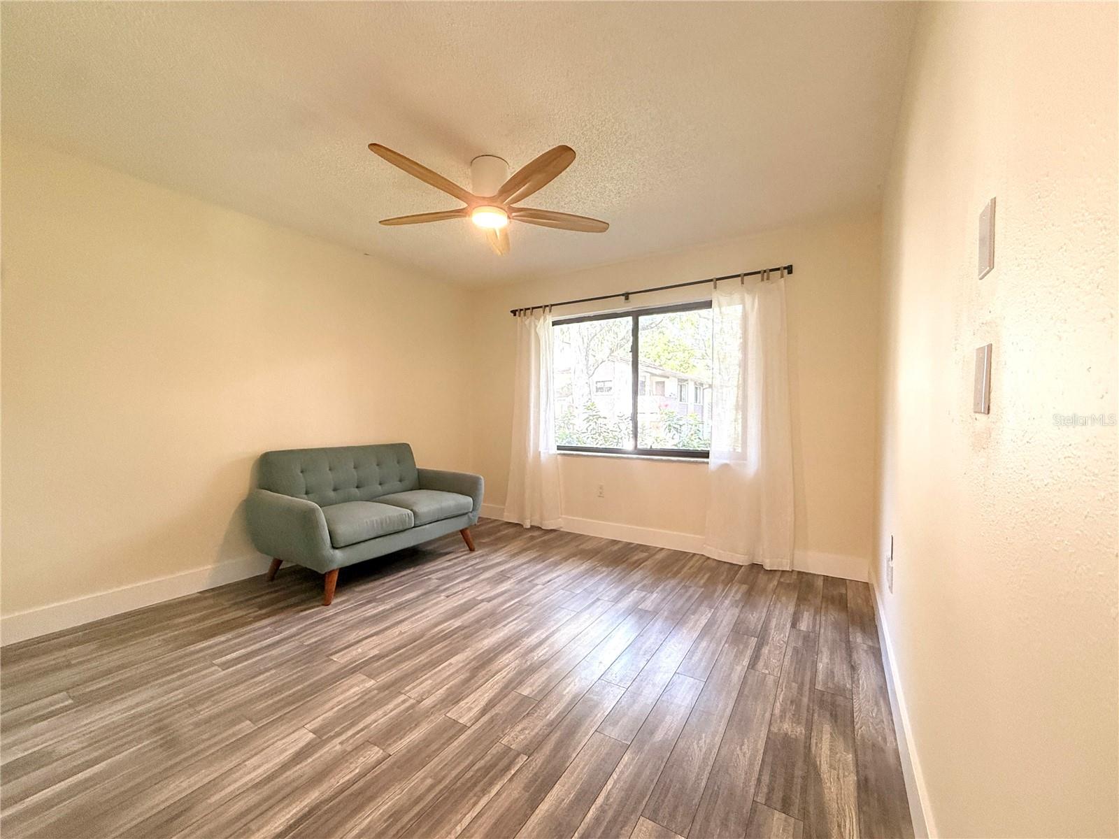 2363 Flanders Way #d Property Photo 25