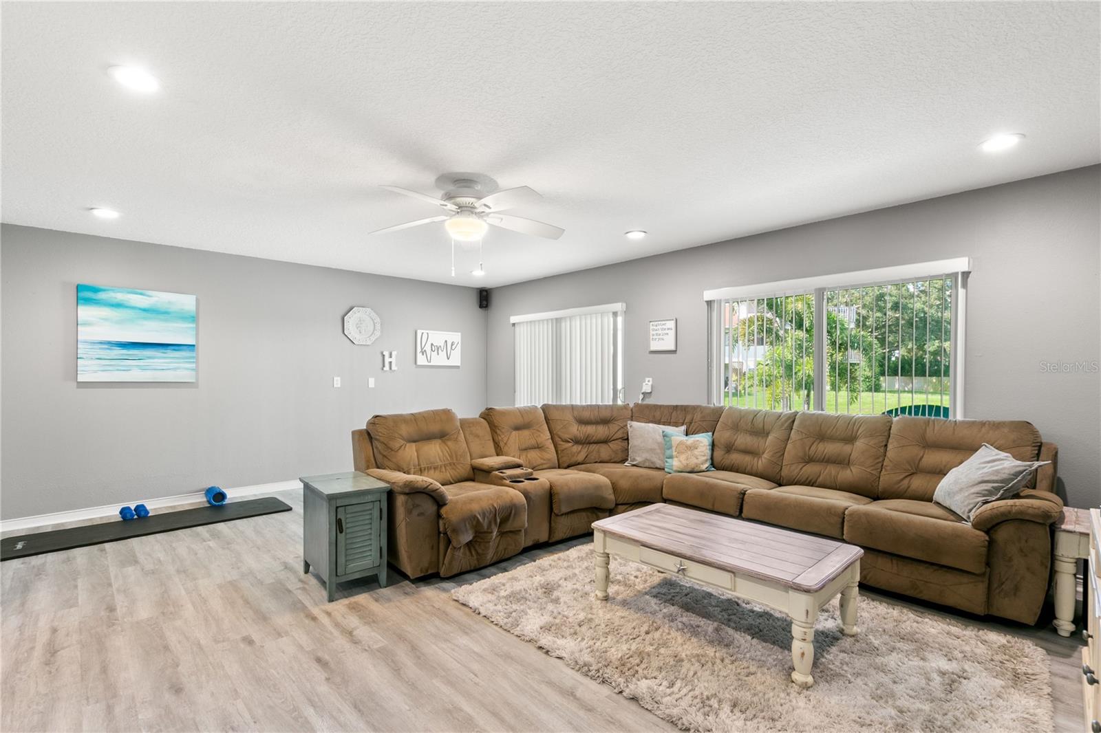 2376 Hanover Dr Property Photo 5