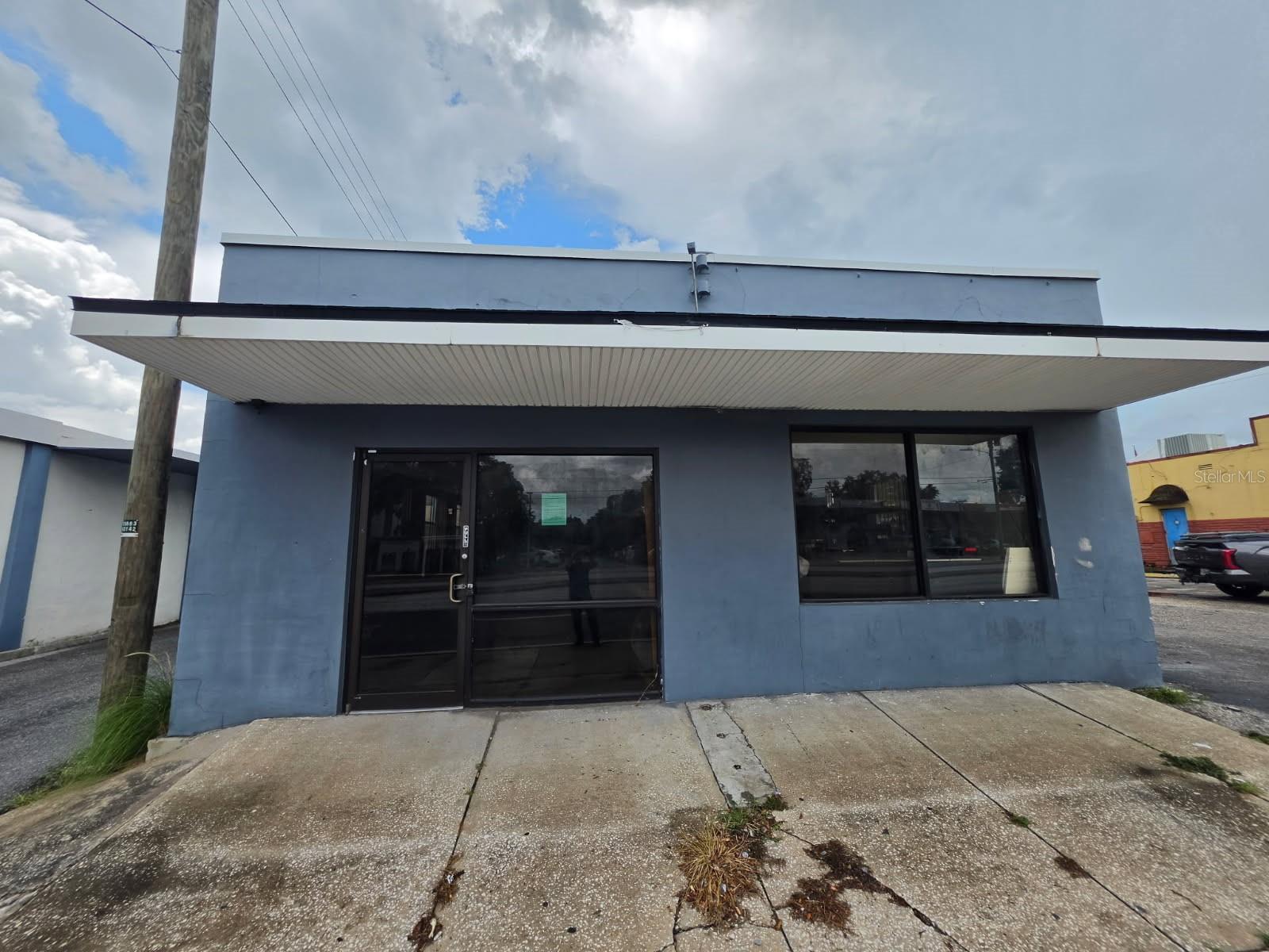 1942 E Hillsborough Ave Property Photo 5