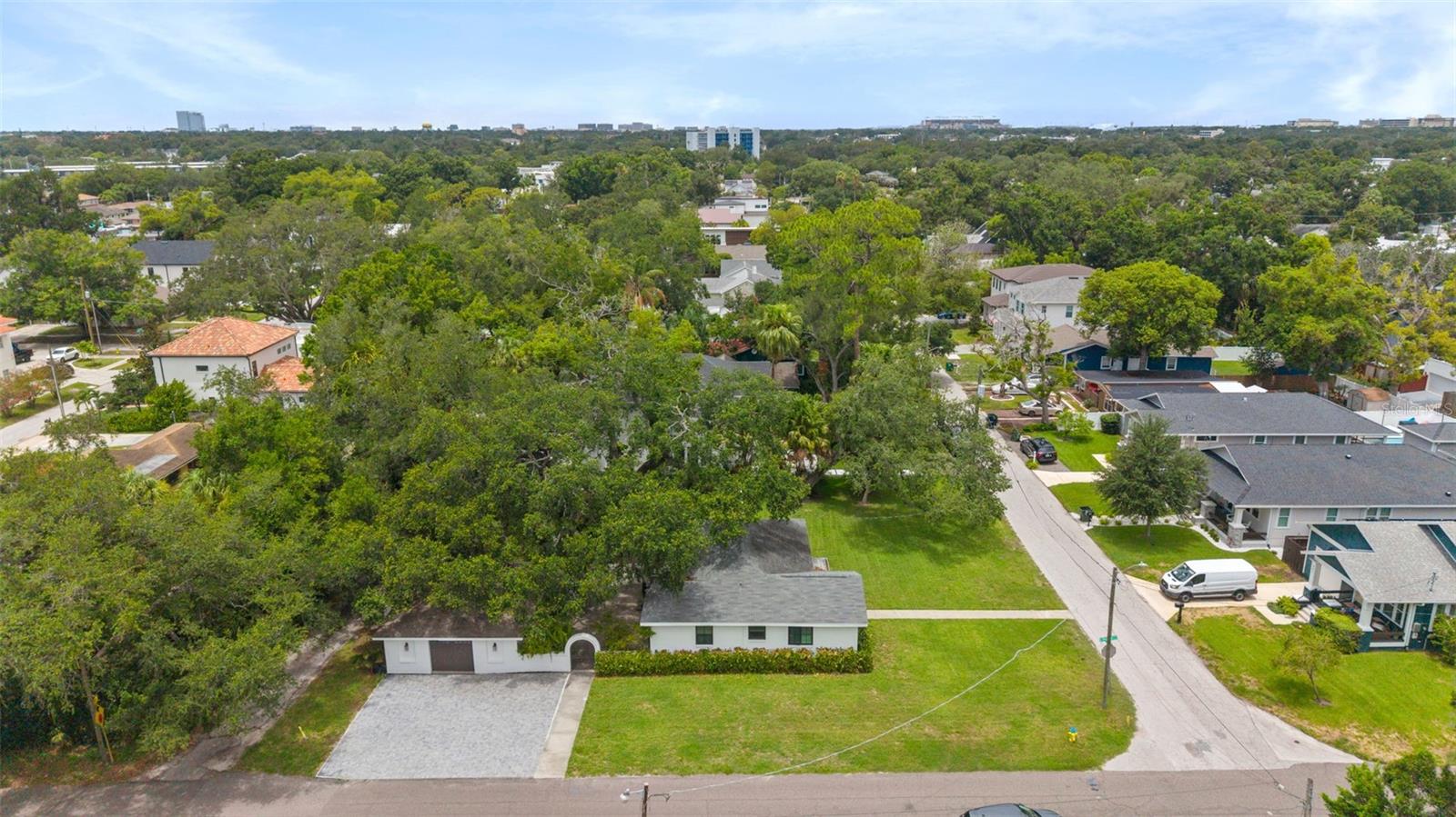802 W Coral St Property Photo 8