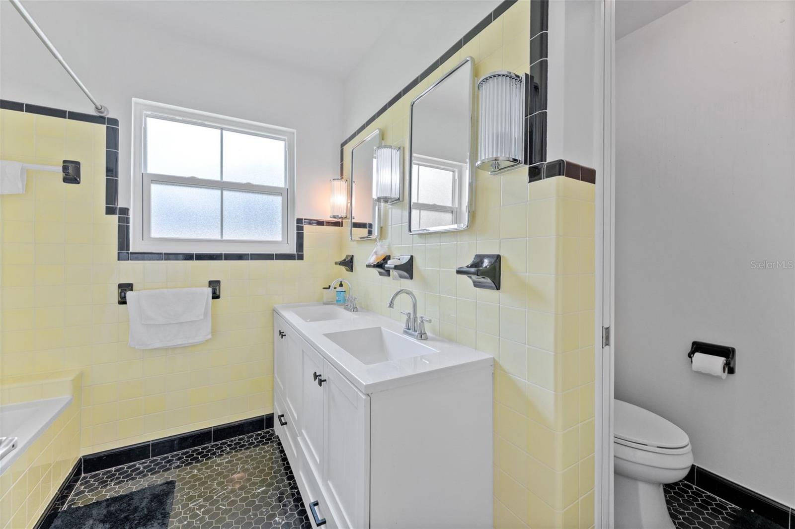 802 W Coral St Property Photo 23