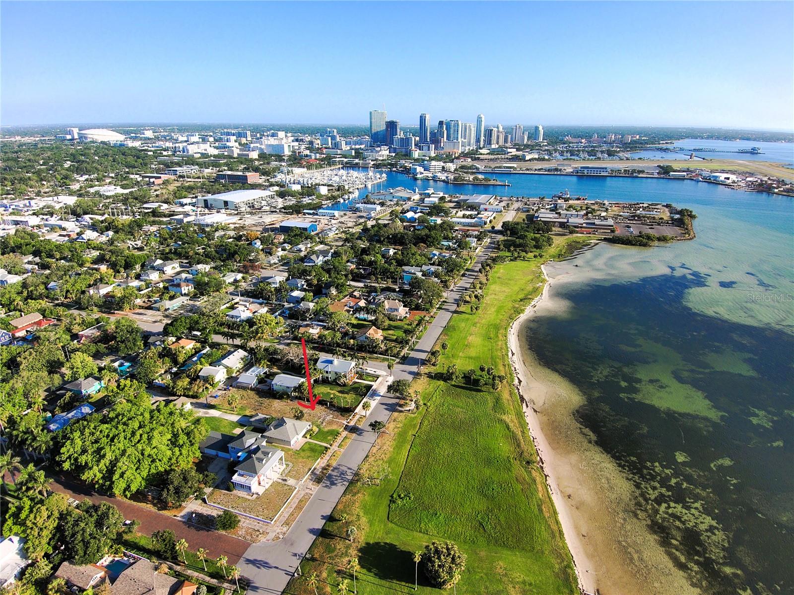 1817 Beach Dr Se Property Photo 3