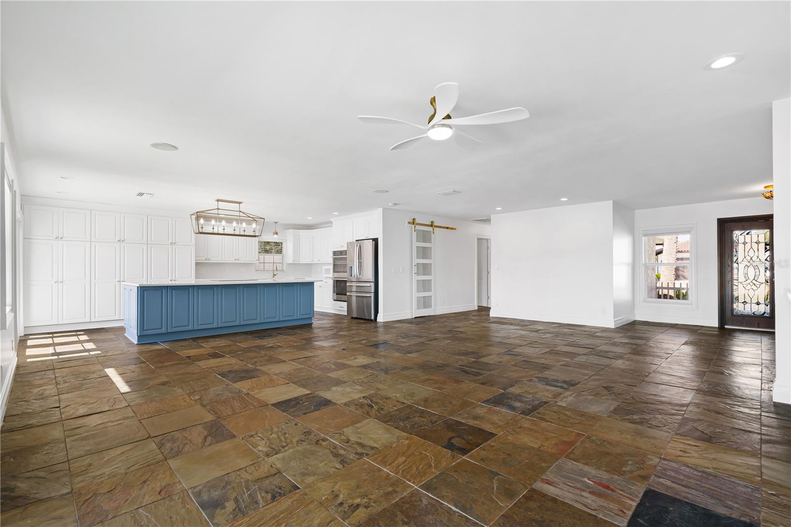 3924 Versailles Dr Property Photo 5
