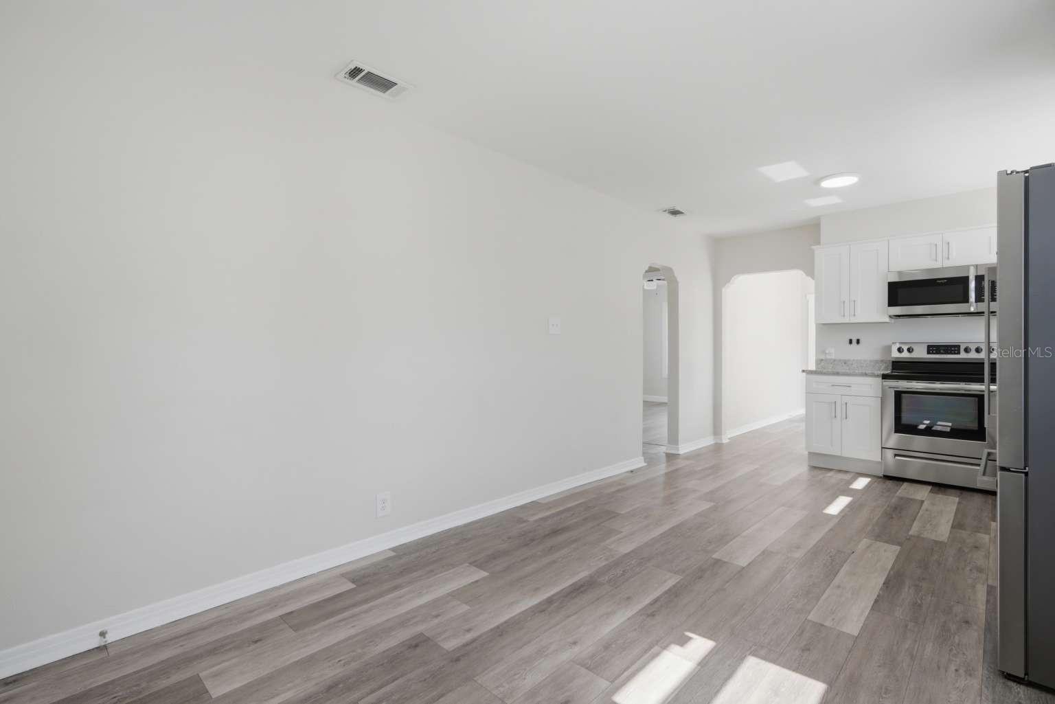 2704 W Leroy St Property Photo 13
