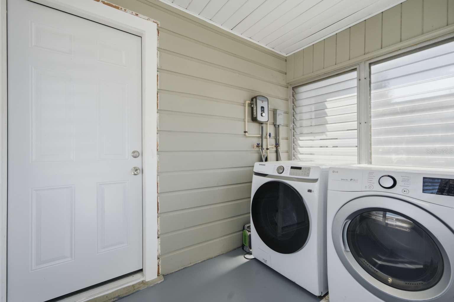 2704 W Leroy St Property Photo 27
