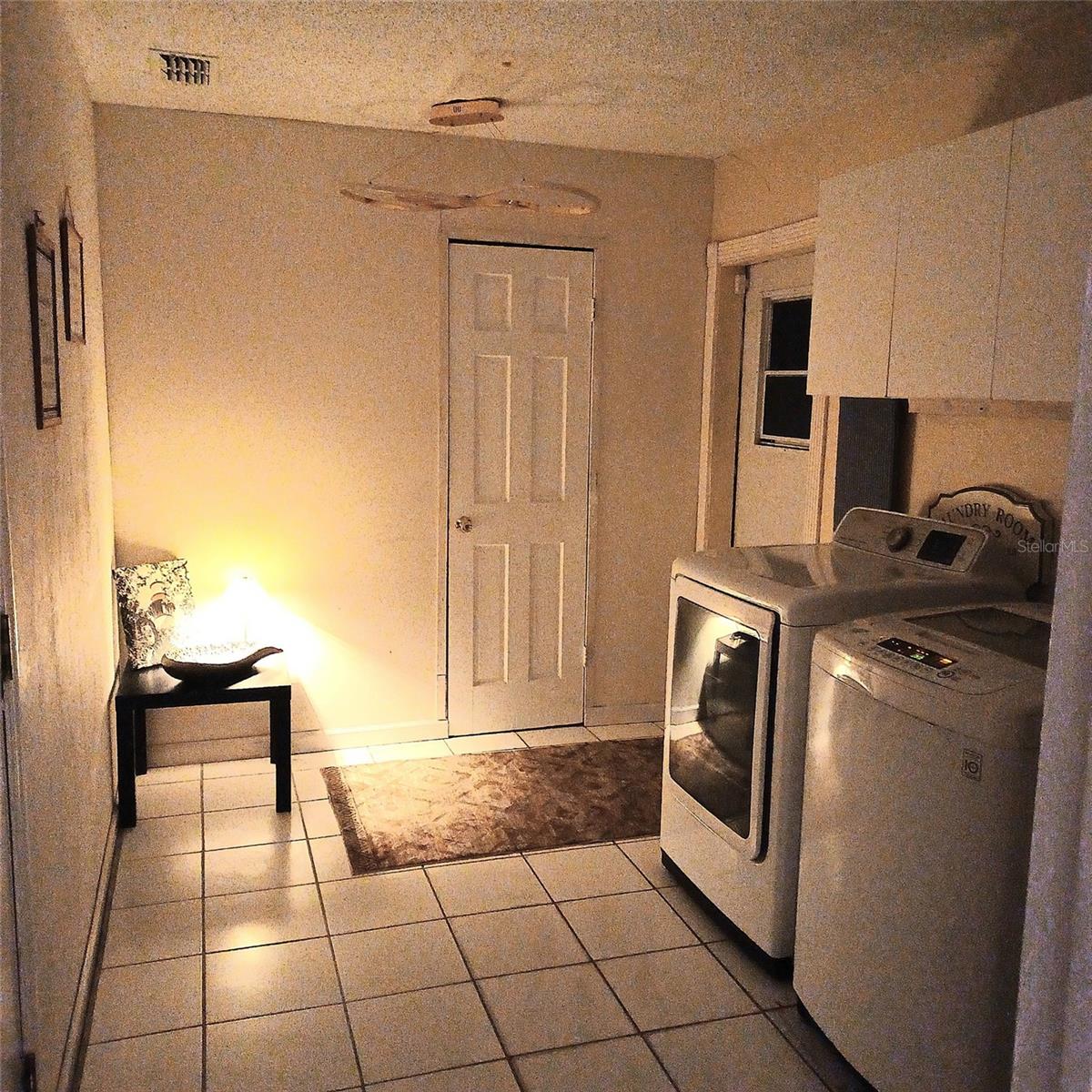 31 Freeland Ln Property Photo 4