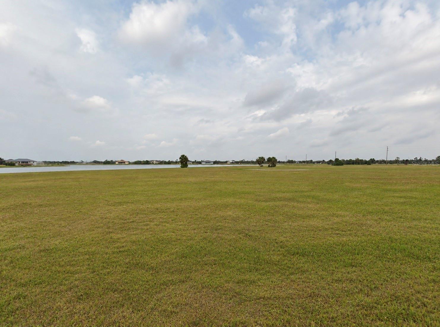 5 Teak Ln Property Photo 3