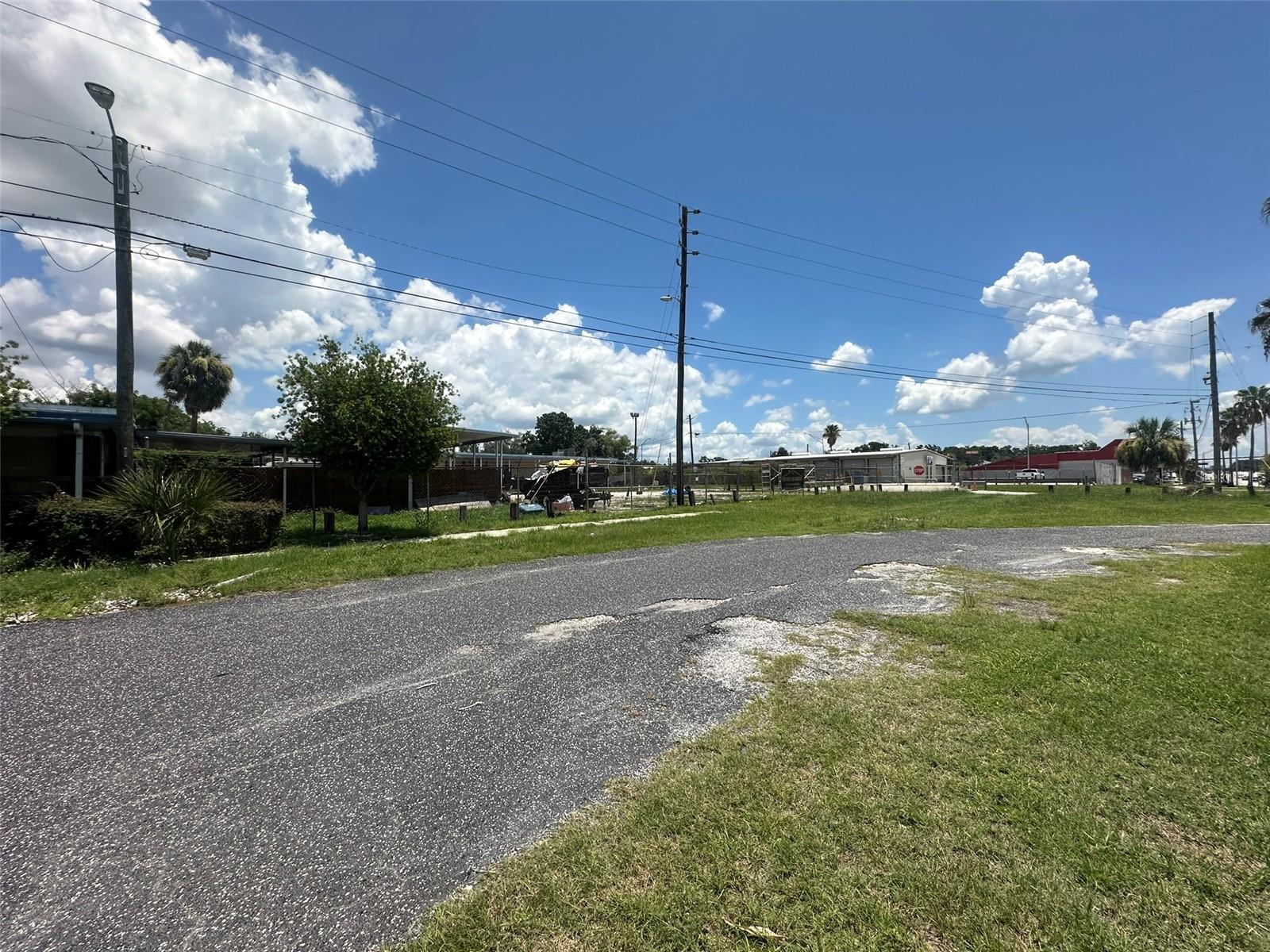 1701 W Memorial Blvd Property Photo 6