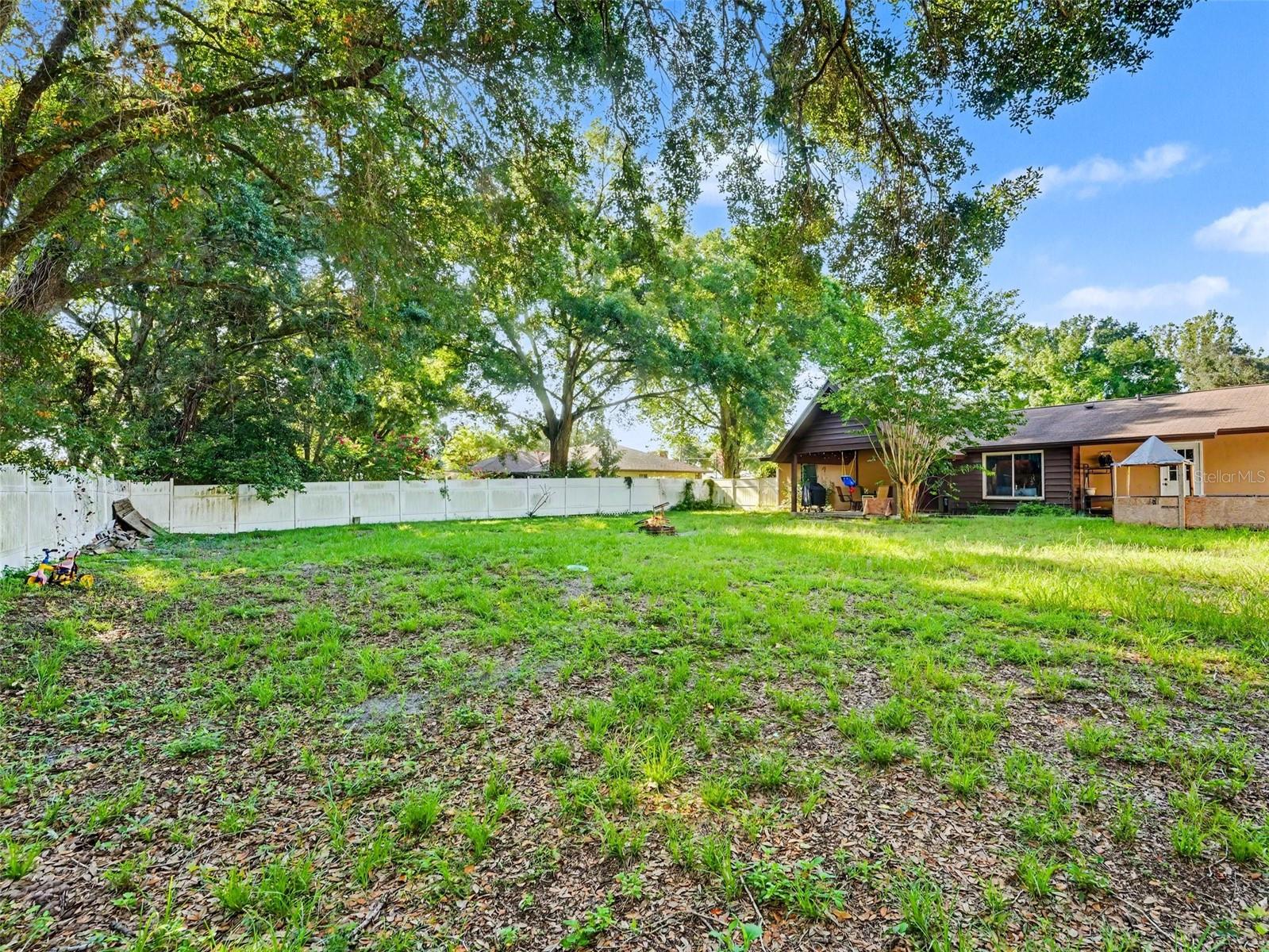 128 N Pointe Dr Property Photo 26