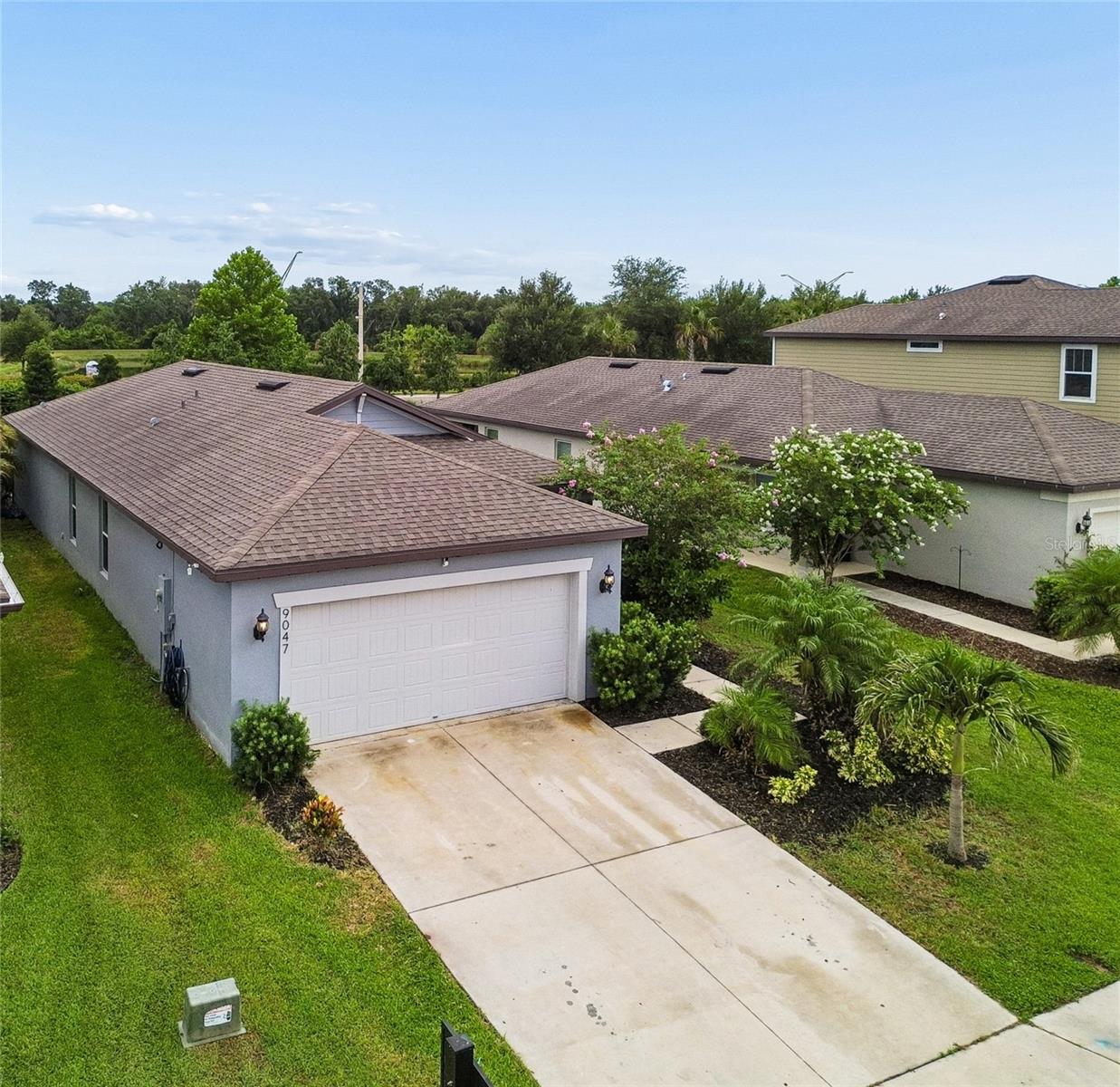 9047 Royal River Cir Property Photo 2
