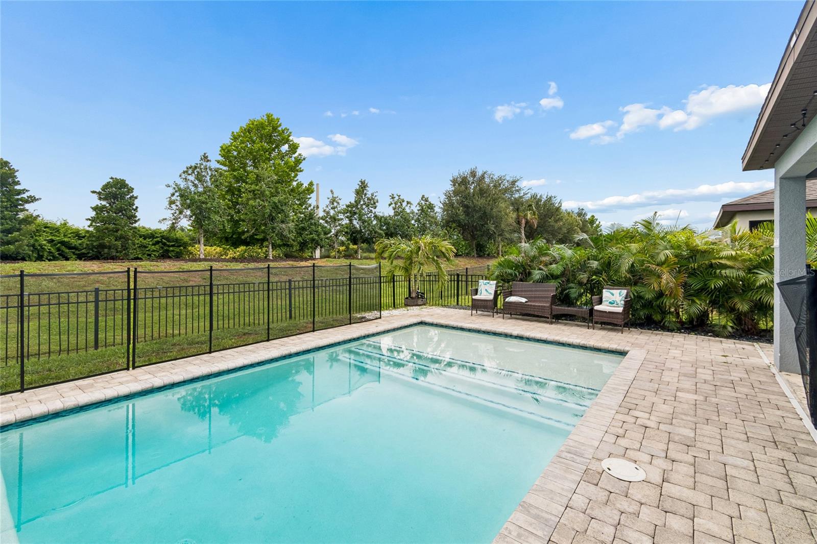 9047 Royal River Cir Property Photo 3