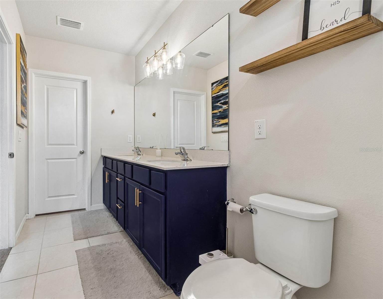 9047 Royal River Cir Property Photo 14