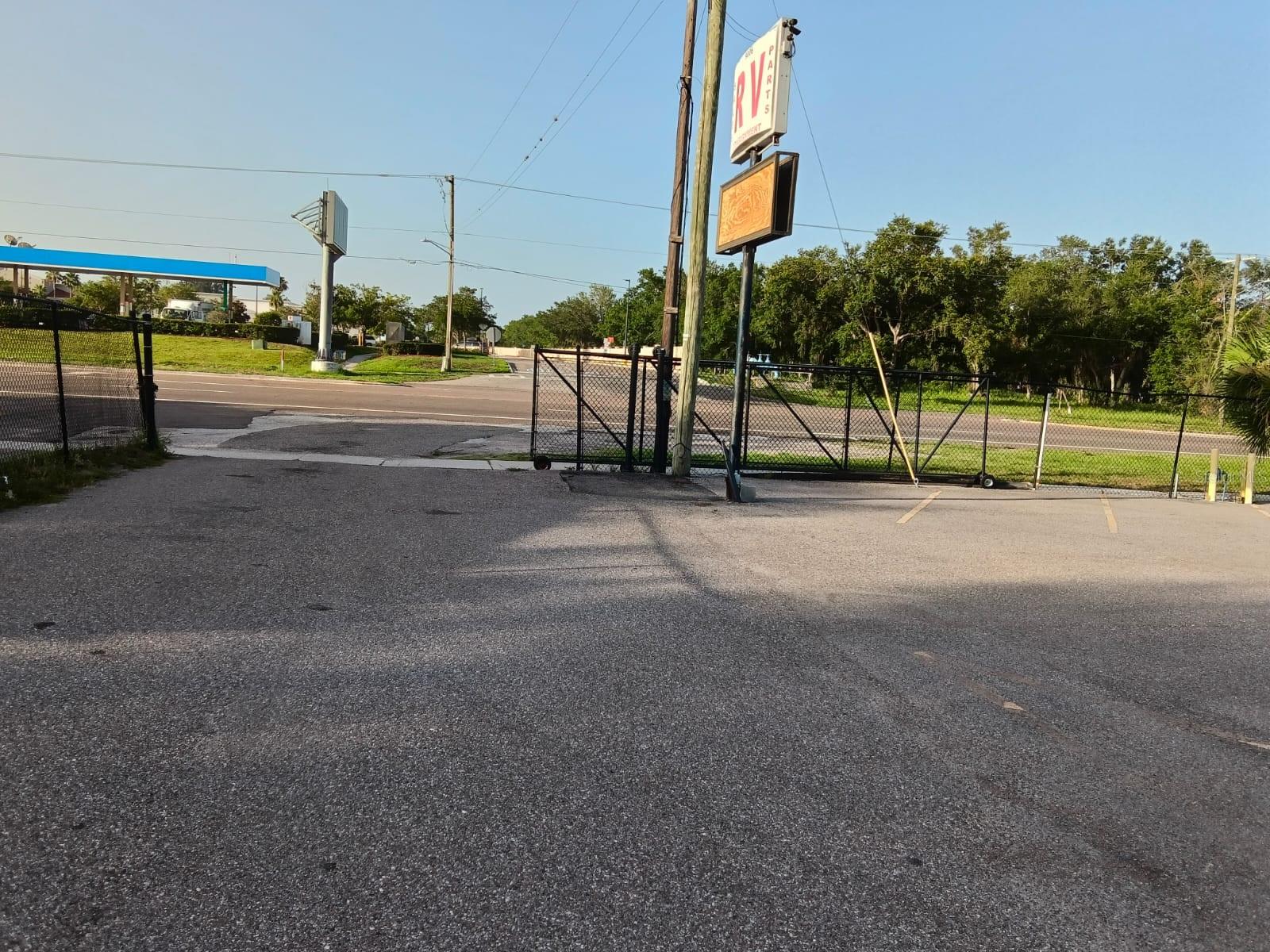 9006 Gibsonton Dr Property Photo 3