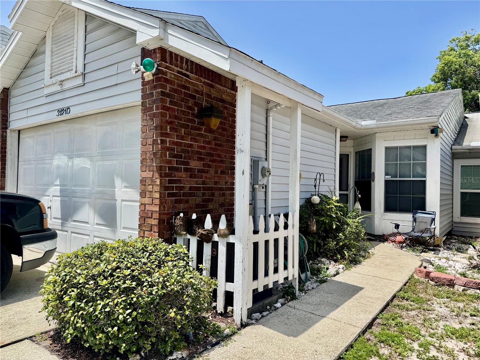 3121 BEECHER DR E #D Property Photo 1