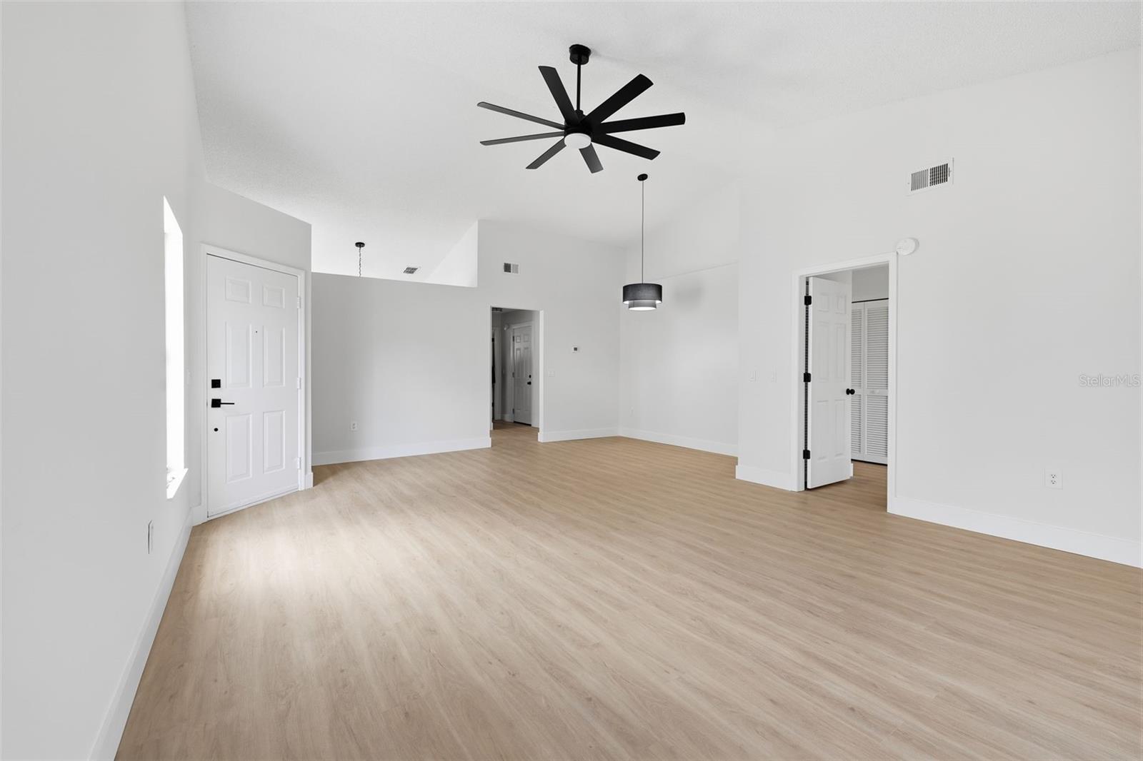 7705 Balharbour Dr Property Photo 3