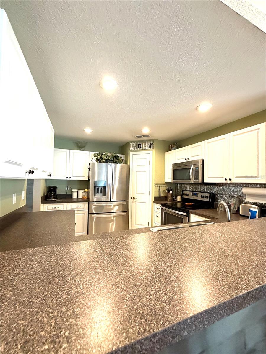 902 E Tomlin St Property Photo 3