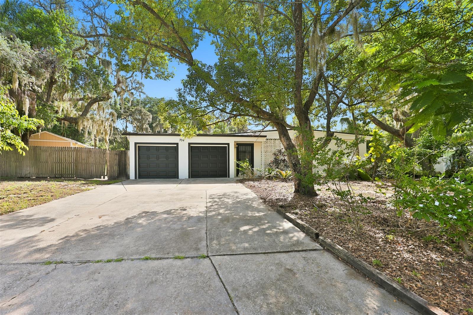 704 E River Dr Property Photo 1