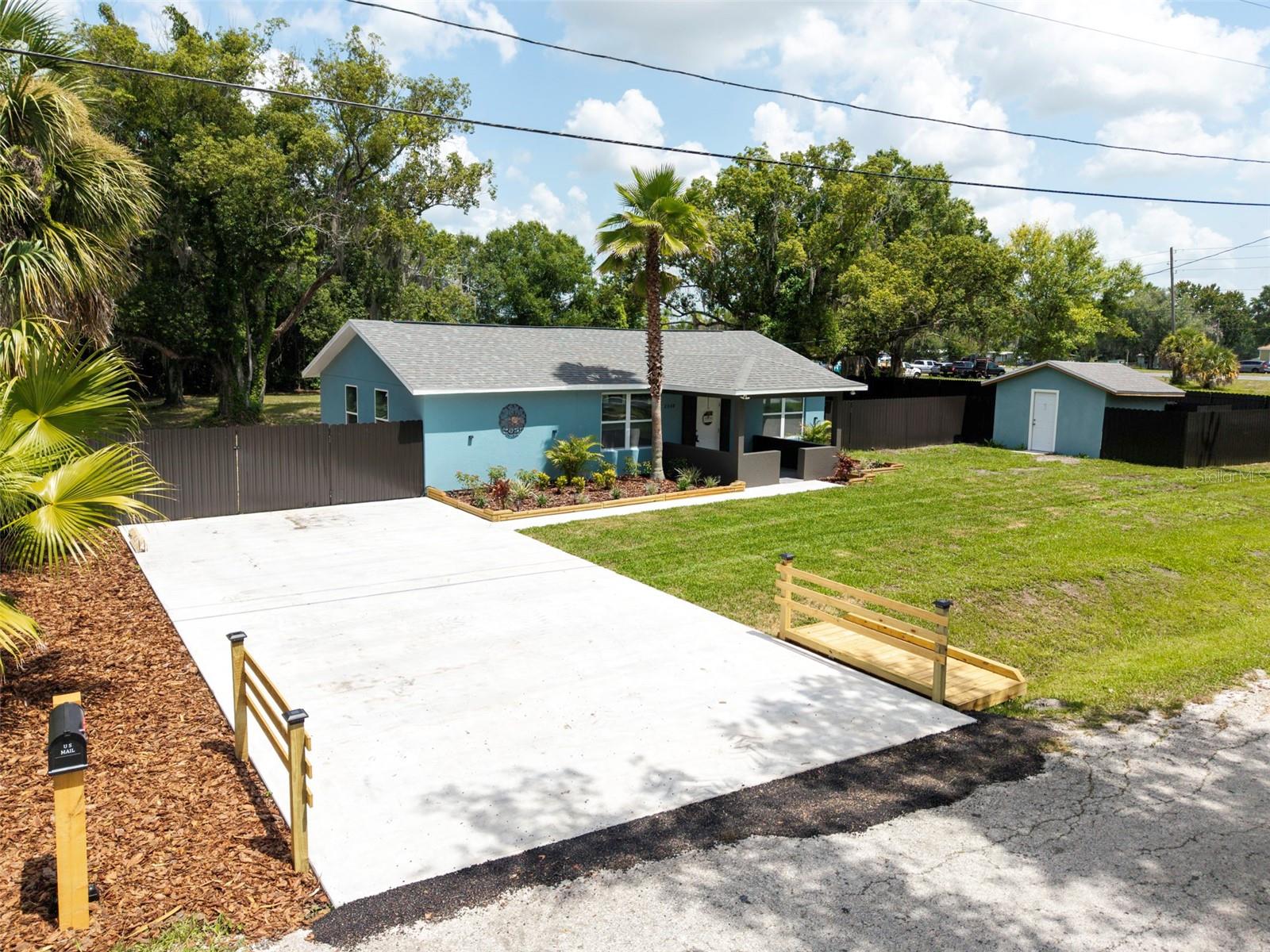 21149 Little Lake Thomas Rd Property Photo 5
