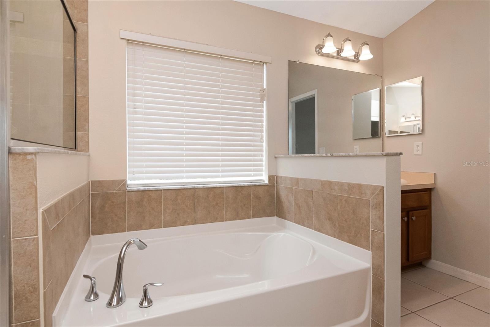 2313 Lawrence Hall St Property Photo 12