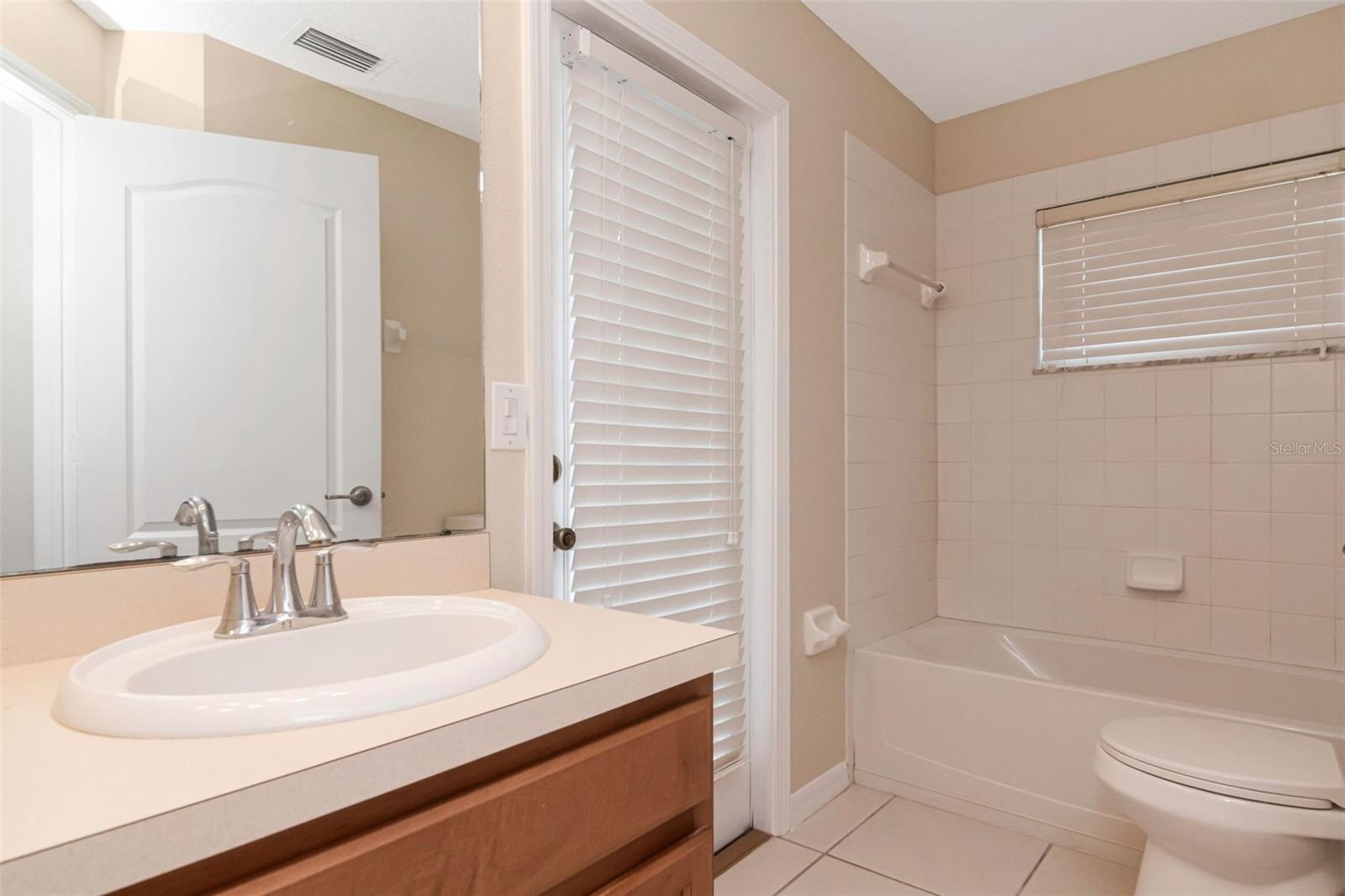 2313 Lawrence Hall St Property Photo 16