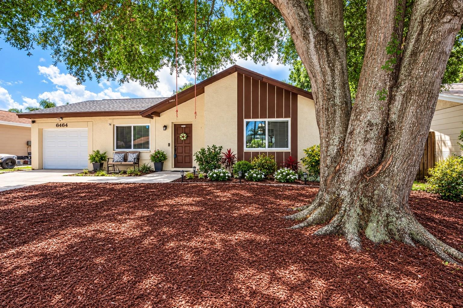 6464 107th Ter N Property Photo 1