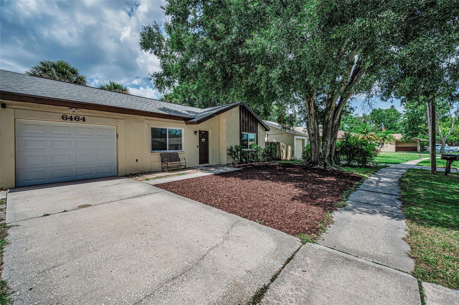 6464 107th Ter N Property Photo 4