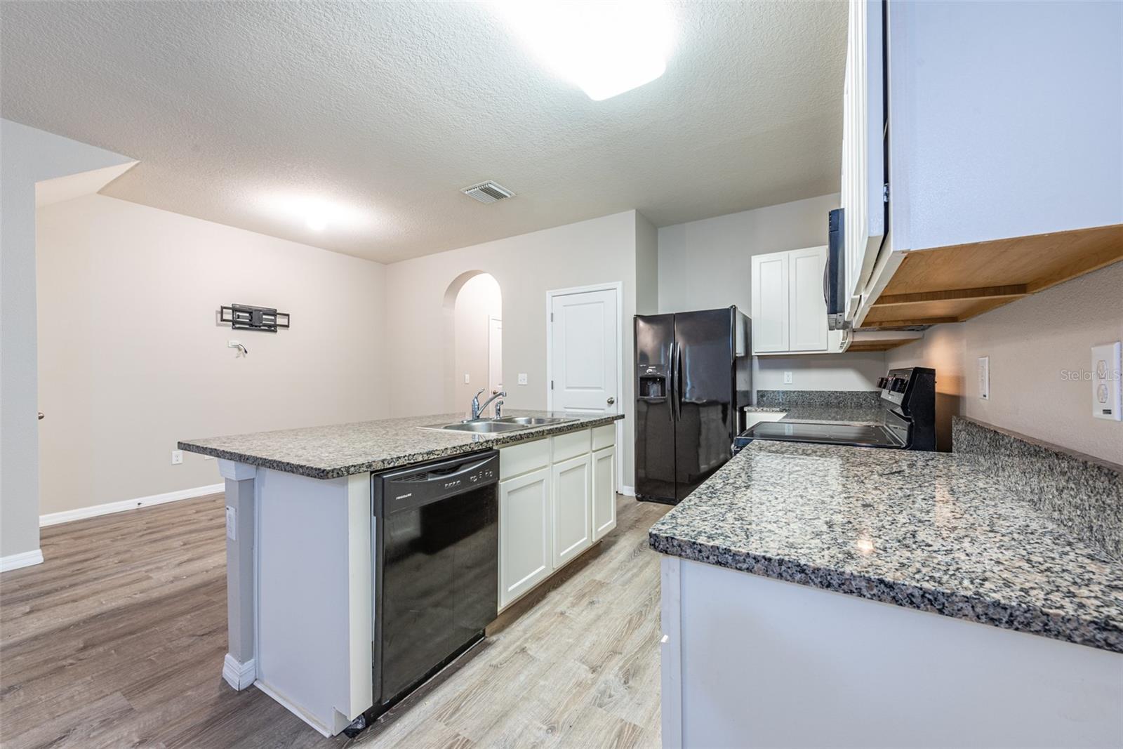 8908 Indigo Trail Loop Property Photo 4