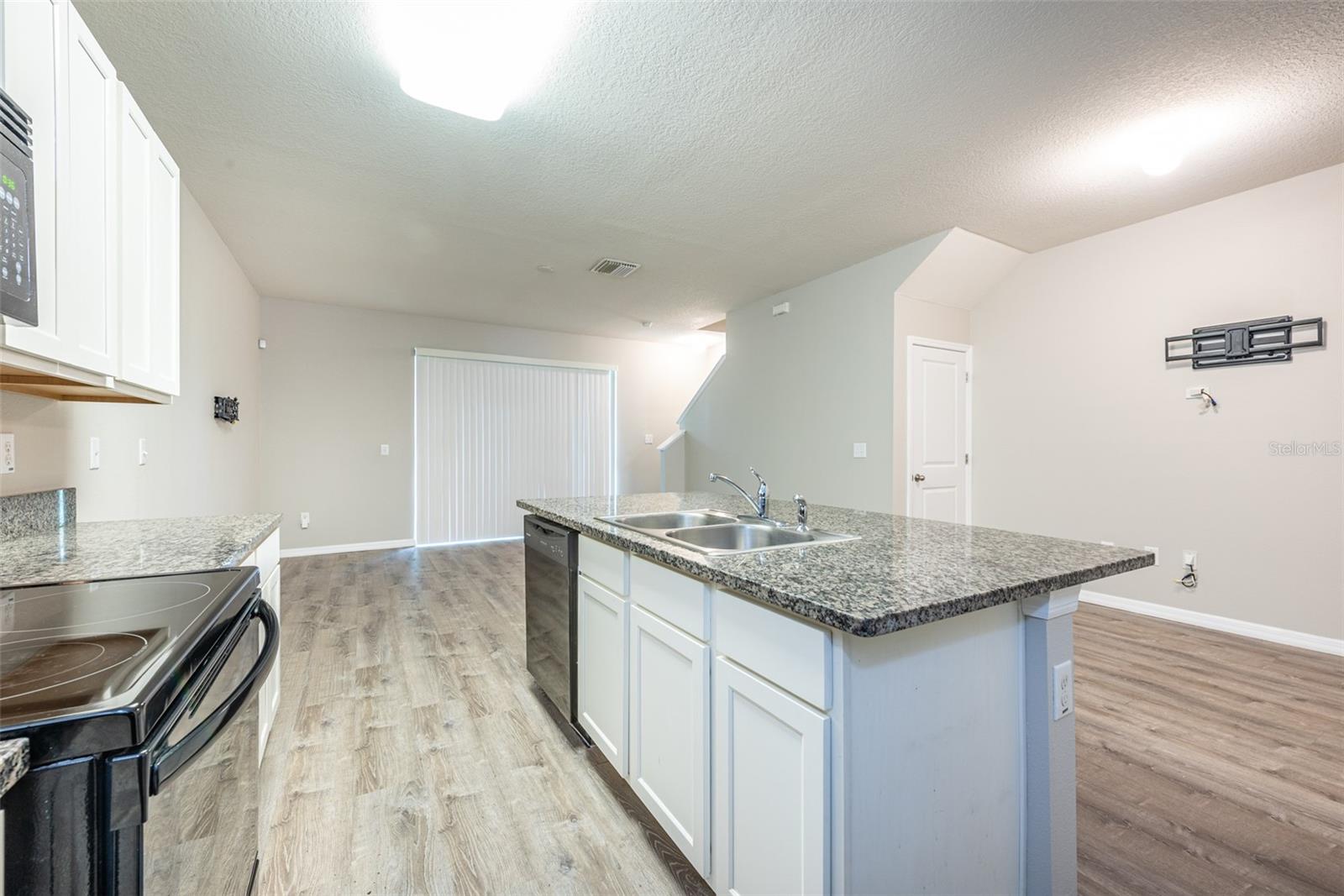 8908 Indigo Trail Loop Property Photo 5