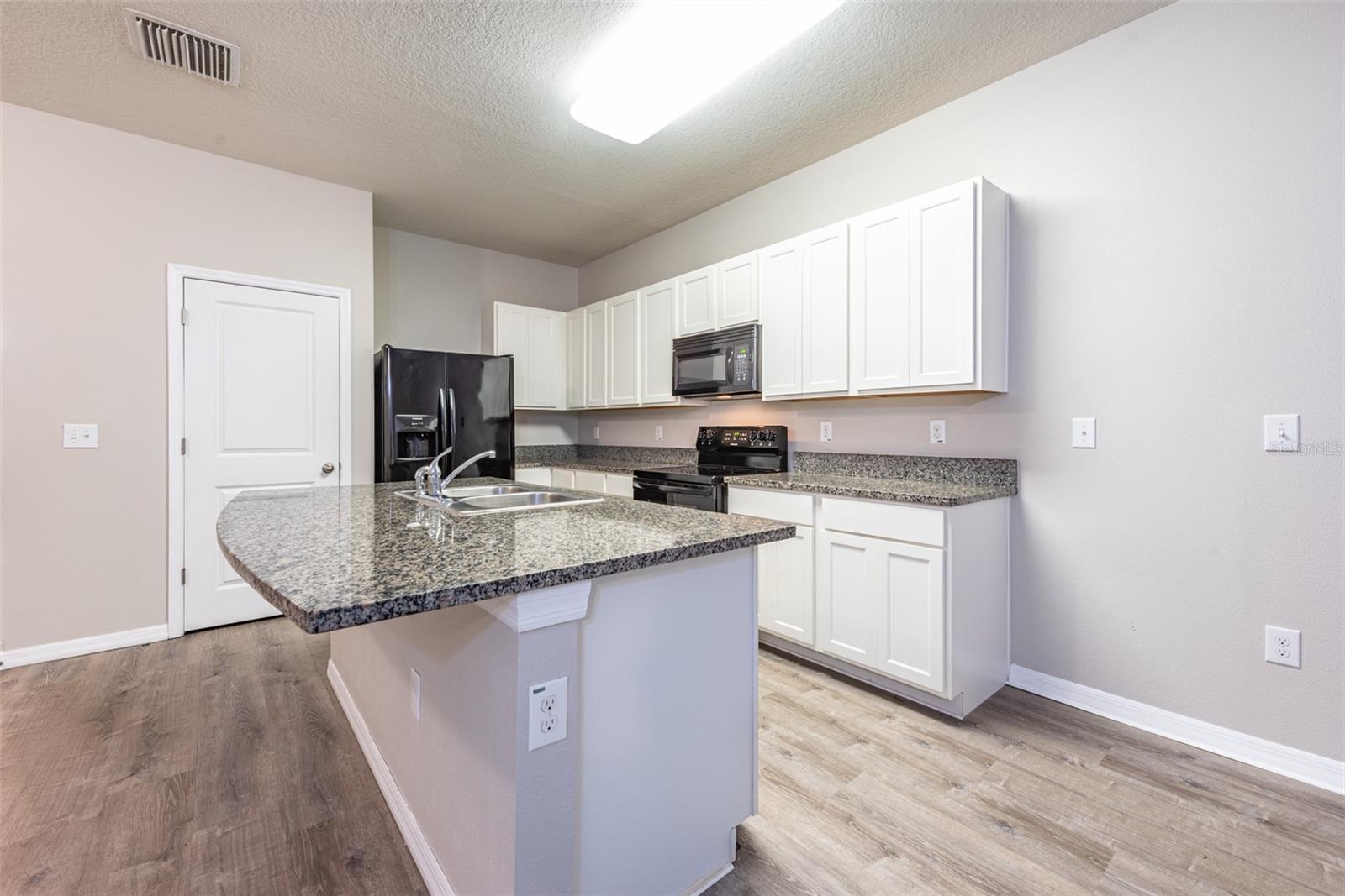 8908 Indigo Trail Loop Property Photo 6