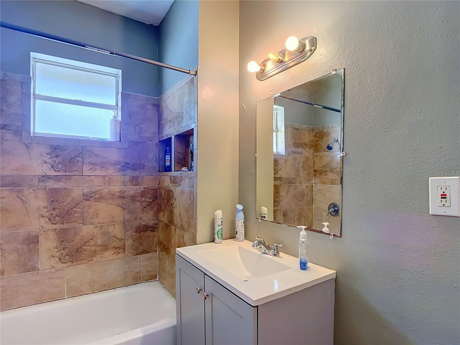 2020 Davis St Property Photo 12
