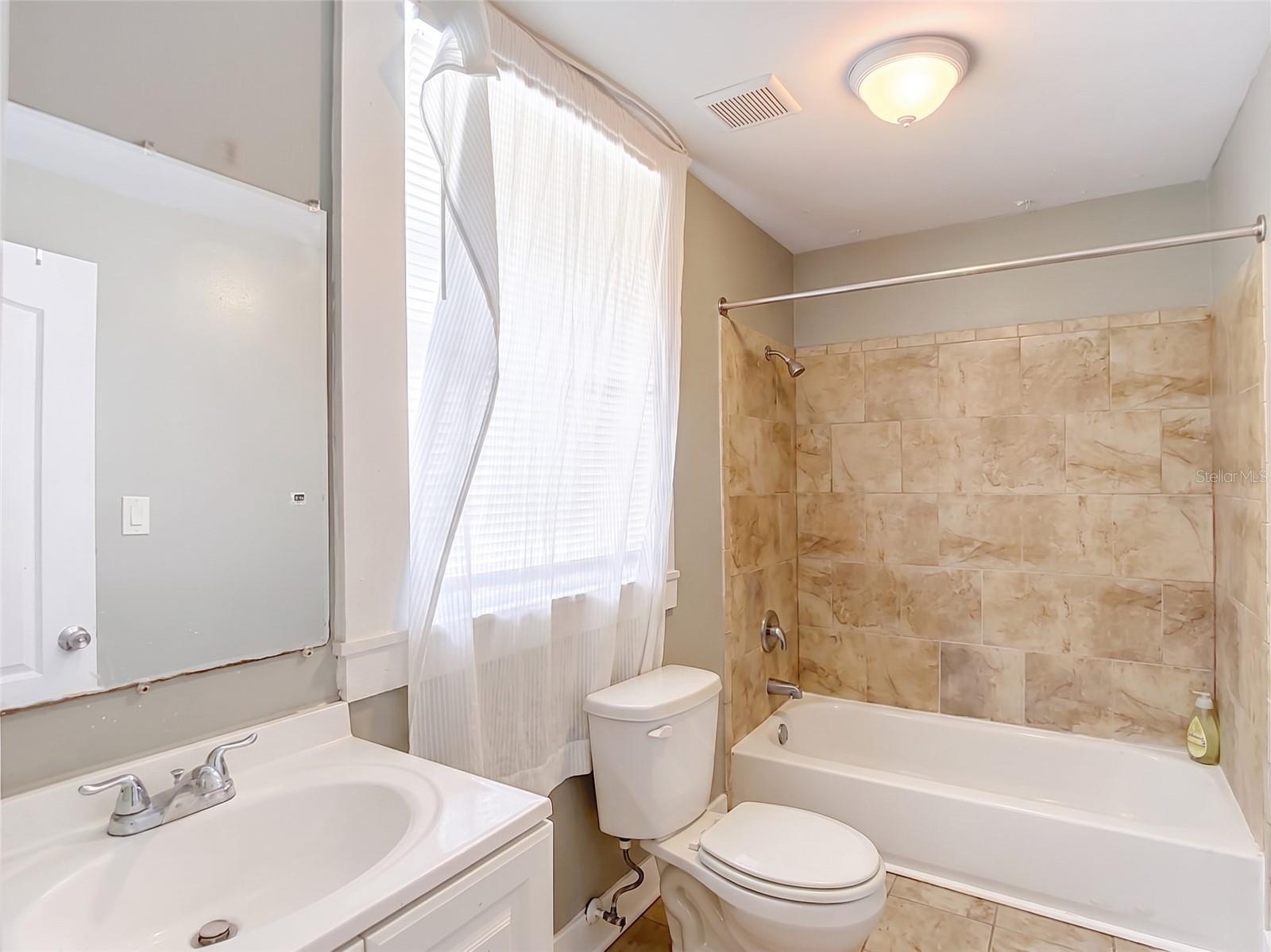 2020 Davis St Property Photo 12